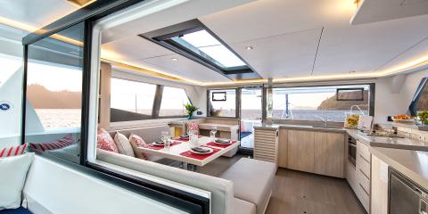 Moorings 4500 salon