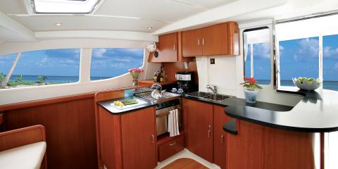 Moorings 4600 salon