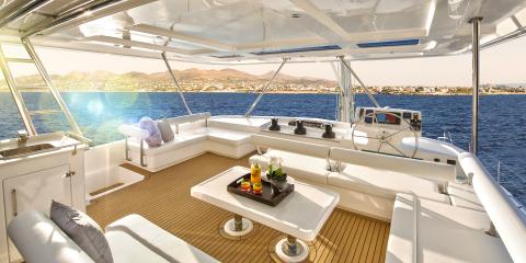 Moorings 5800 flybridge and helm