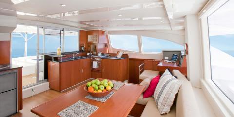 Moorings 4800 salon