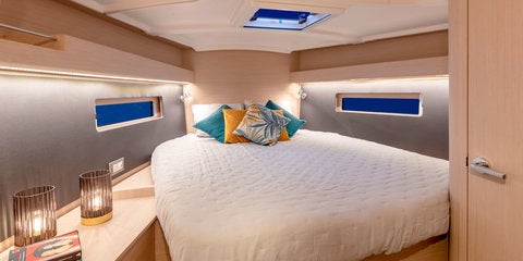 moorings-42.3_-_owners-cabin