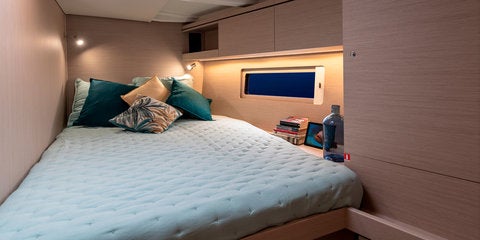 moorings-52.4_-_forward-cabin