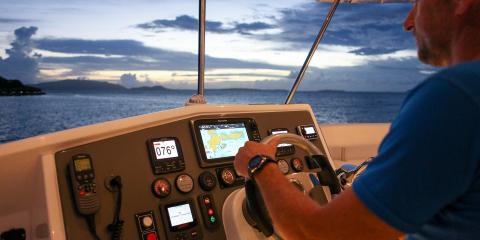 Moorings 514 PC helm