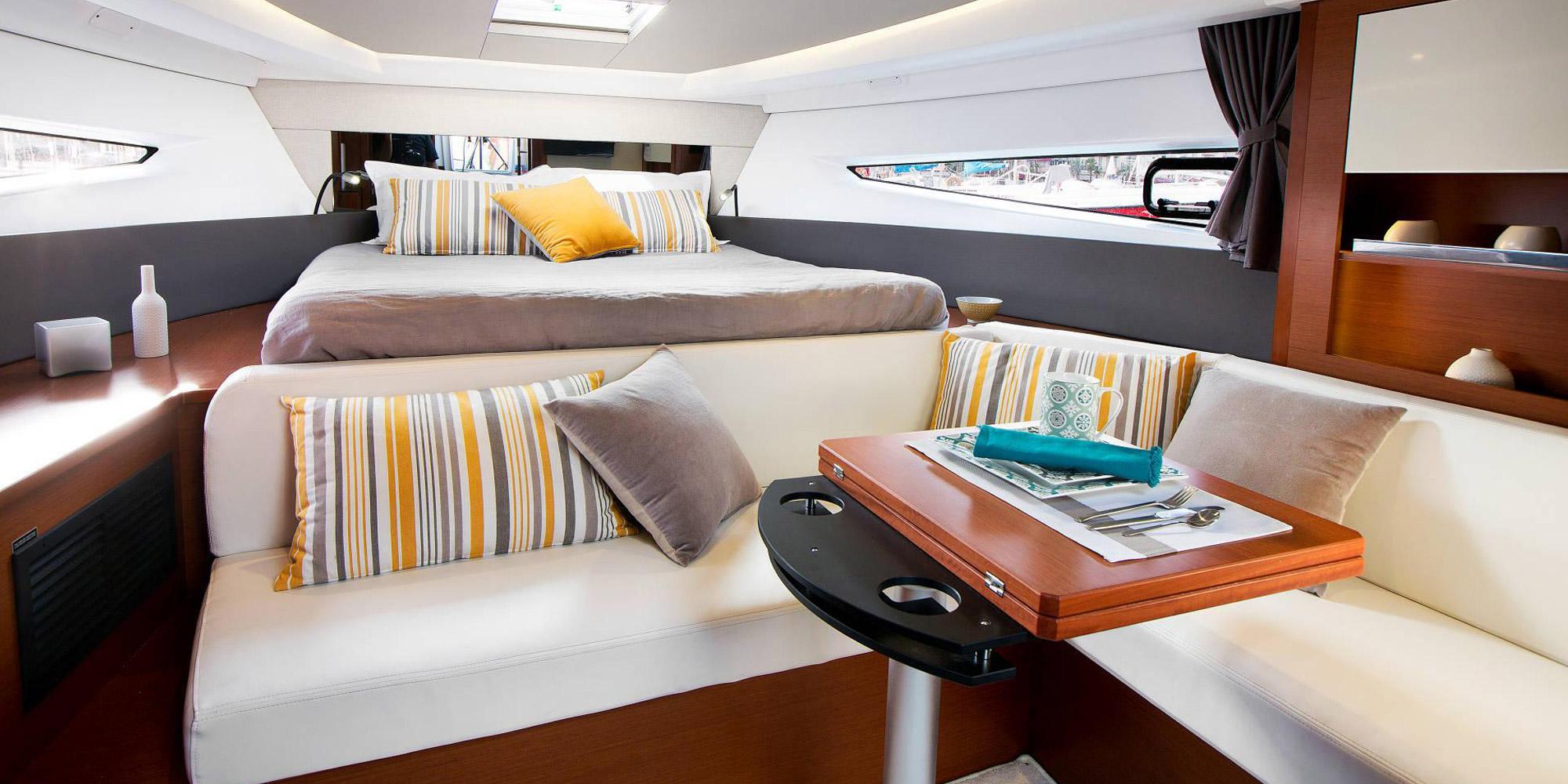 sf_jeanneau_leader_hanabikos_interior_2000x1000.jpg